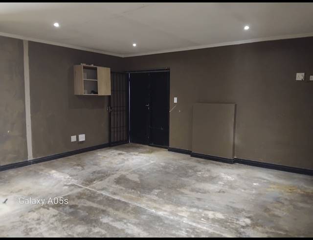 57M² BUSINESS TO LET IN BRYANSTON